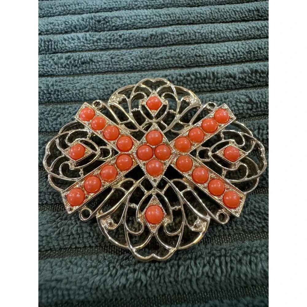 Vintage Sarah Coventry Brooch Coral Cabochons Gold Tone‎ Lattice Pin Jewelry